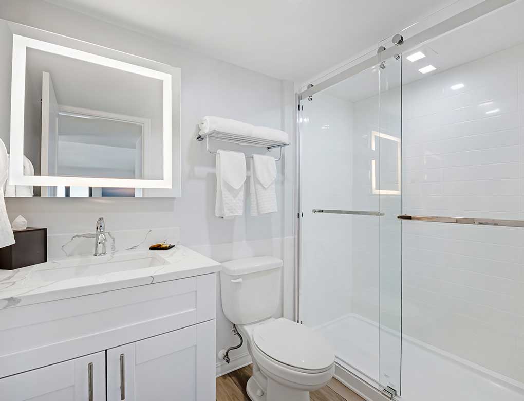 Separate Bedroom Suite - 1 King 2 Double Beds
